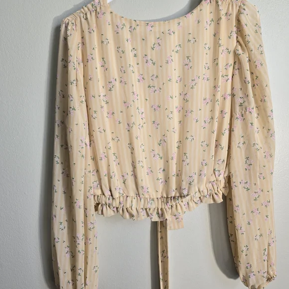 Elegant Floral Beige Blouse - Picture 2 of 3